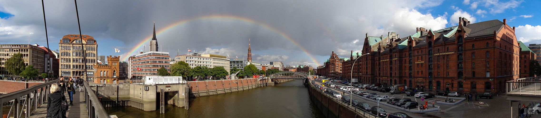 Regenbogen über der Hamburger City