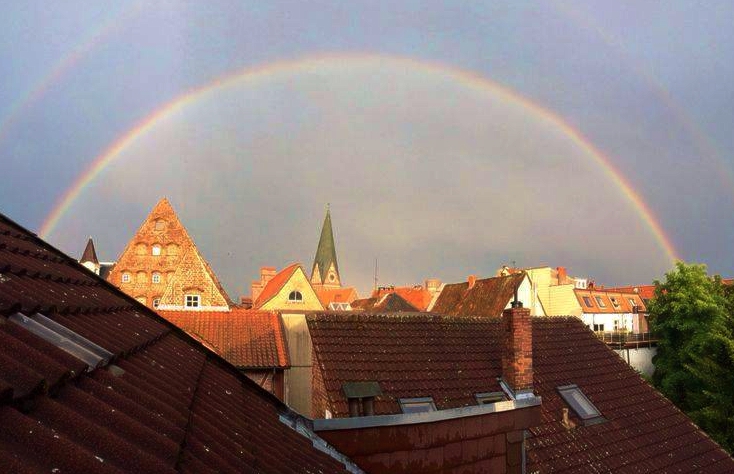 Regenbogen über der Lüneburger Altstadt