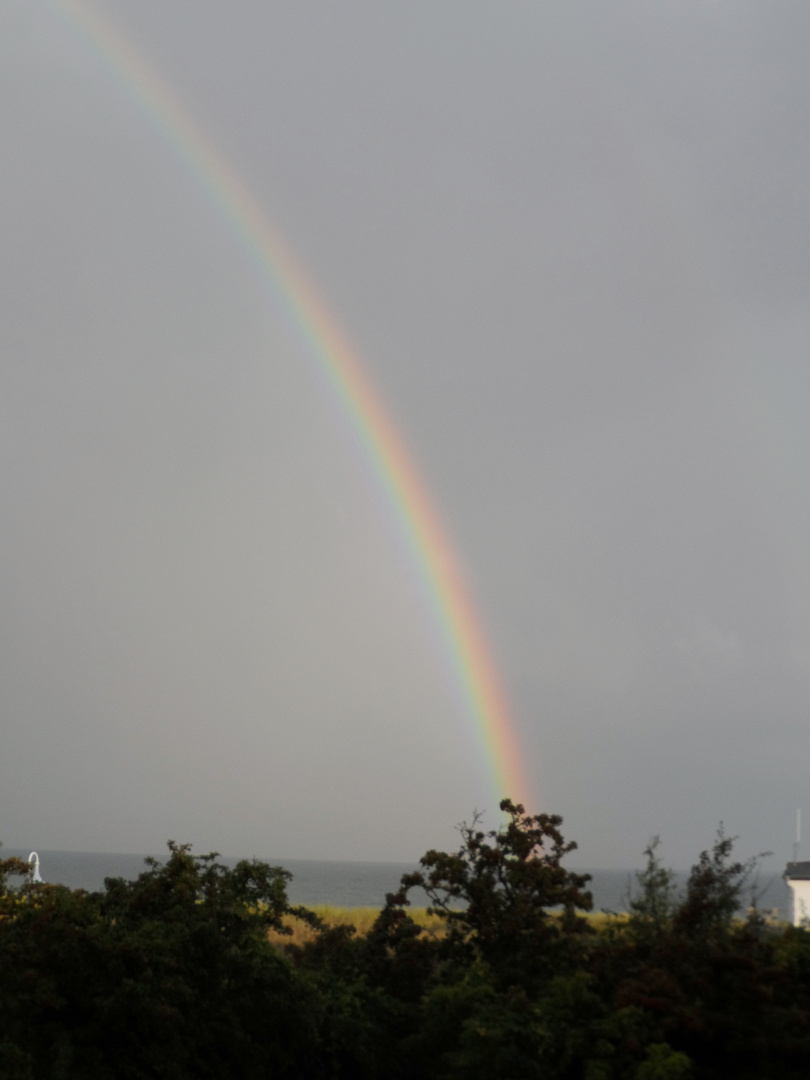 Regenbogen über der Ostsee