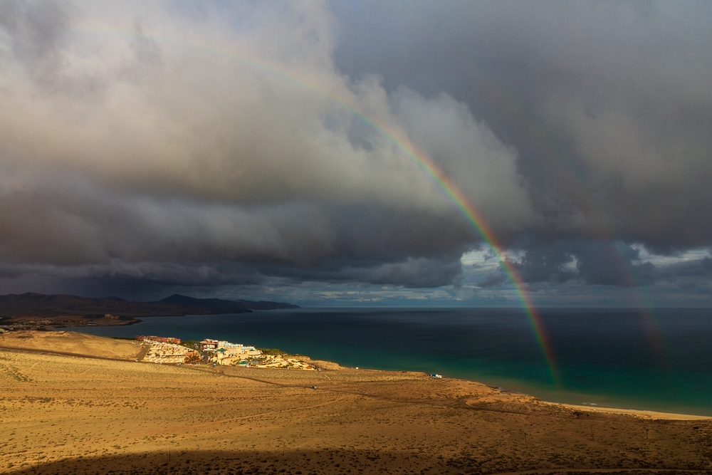 Regenbogen über der Playa Esmeralda