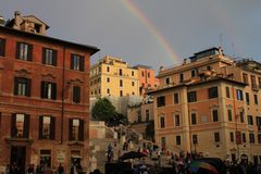 Regenbogen über der spanischen Treppe