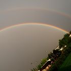 Regenbogen über der Stadt