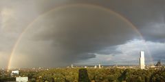 Regenbogen über der Stadt