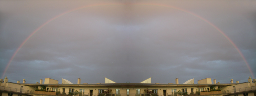 Regenbogen über der Wiesenstadt