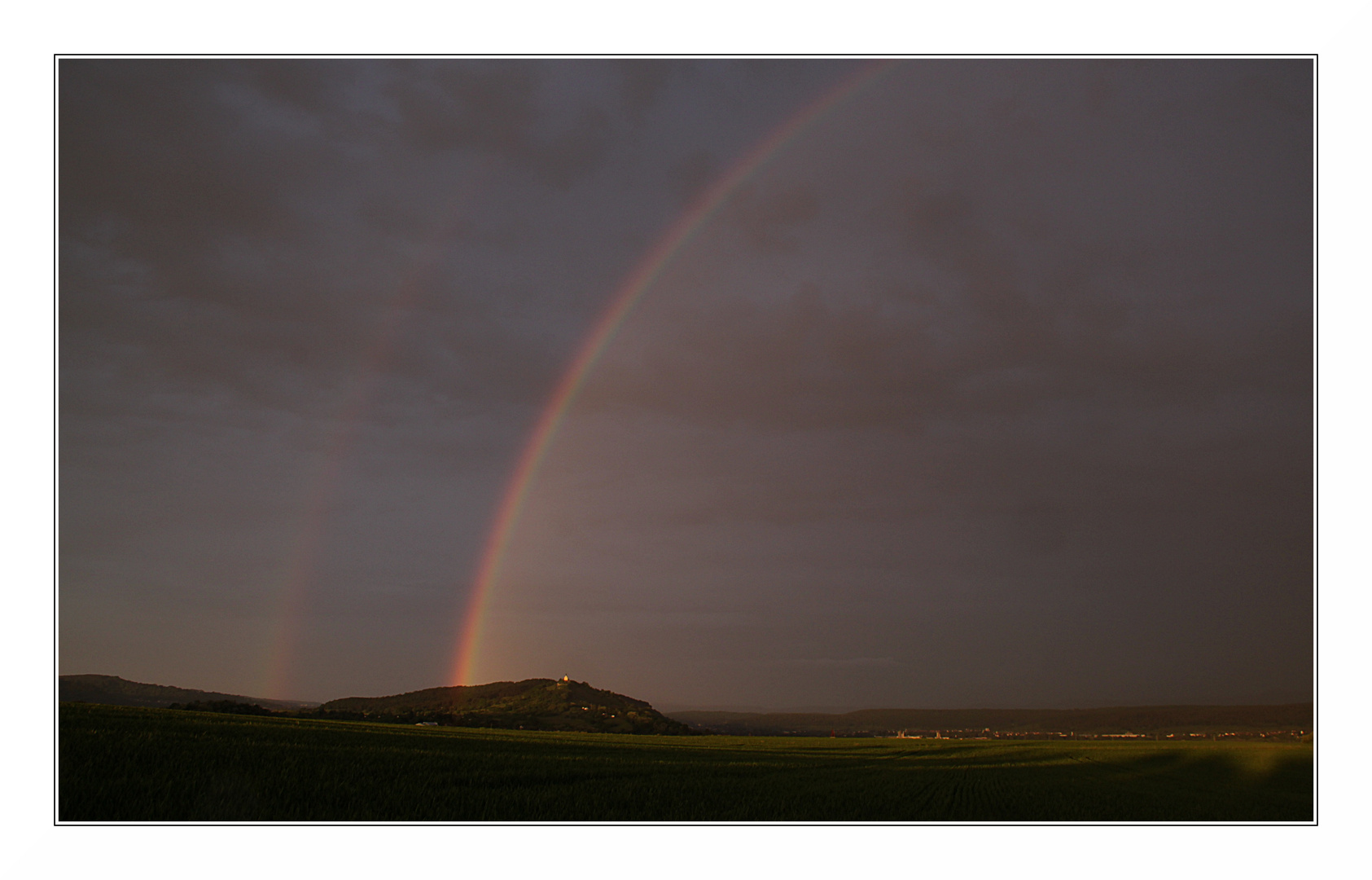 Regenbogen über der Wurmlinger Kapelle