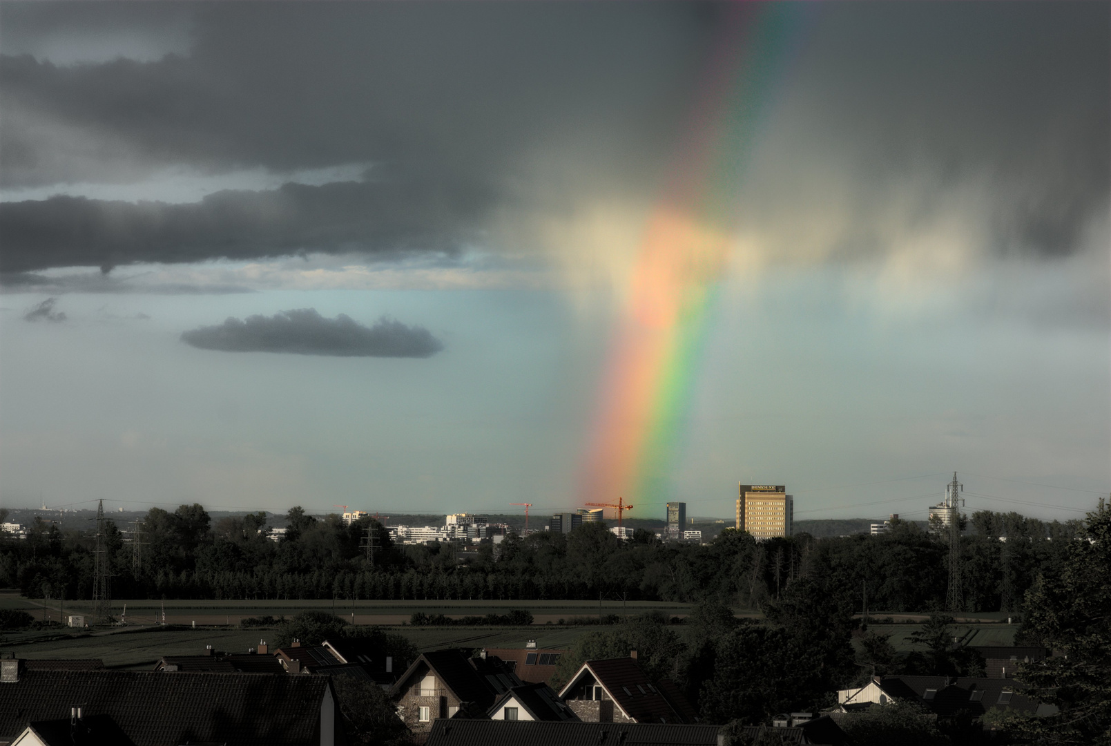 Regenbogen über Düsseldorf