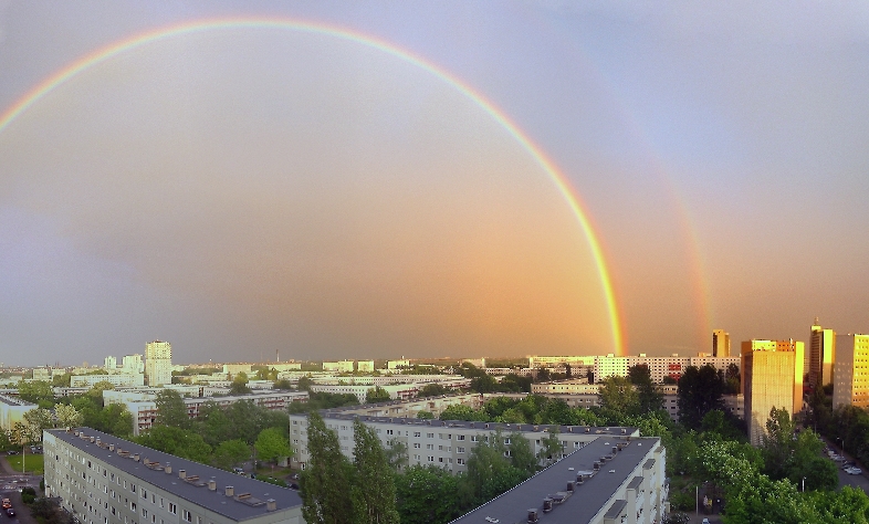 Regenbogen über Halle