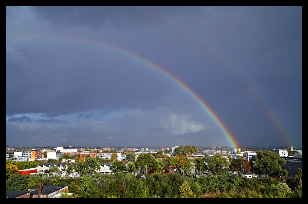 Regenbogen über Hamburg