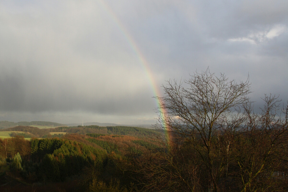 Regenbogen über Lichtenberg (Oberbergischer Kreis)