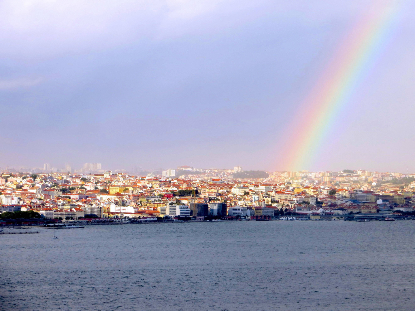 Regenbogen über Lissabon ...