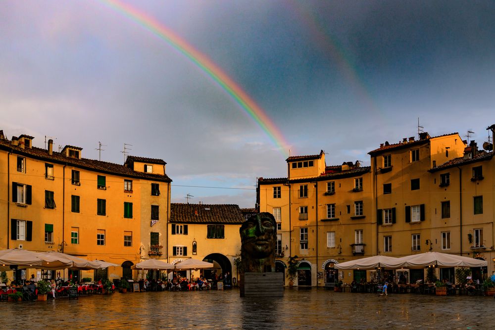 Regenbogen über Lucca