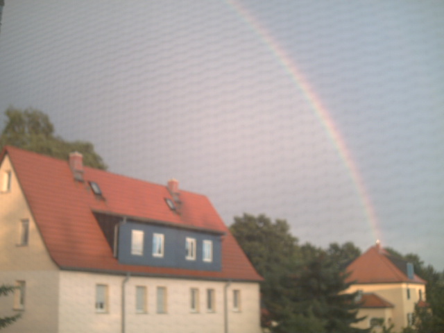 Regenbogen über Nachbars Haus