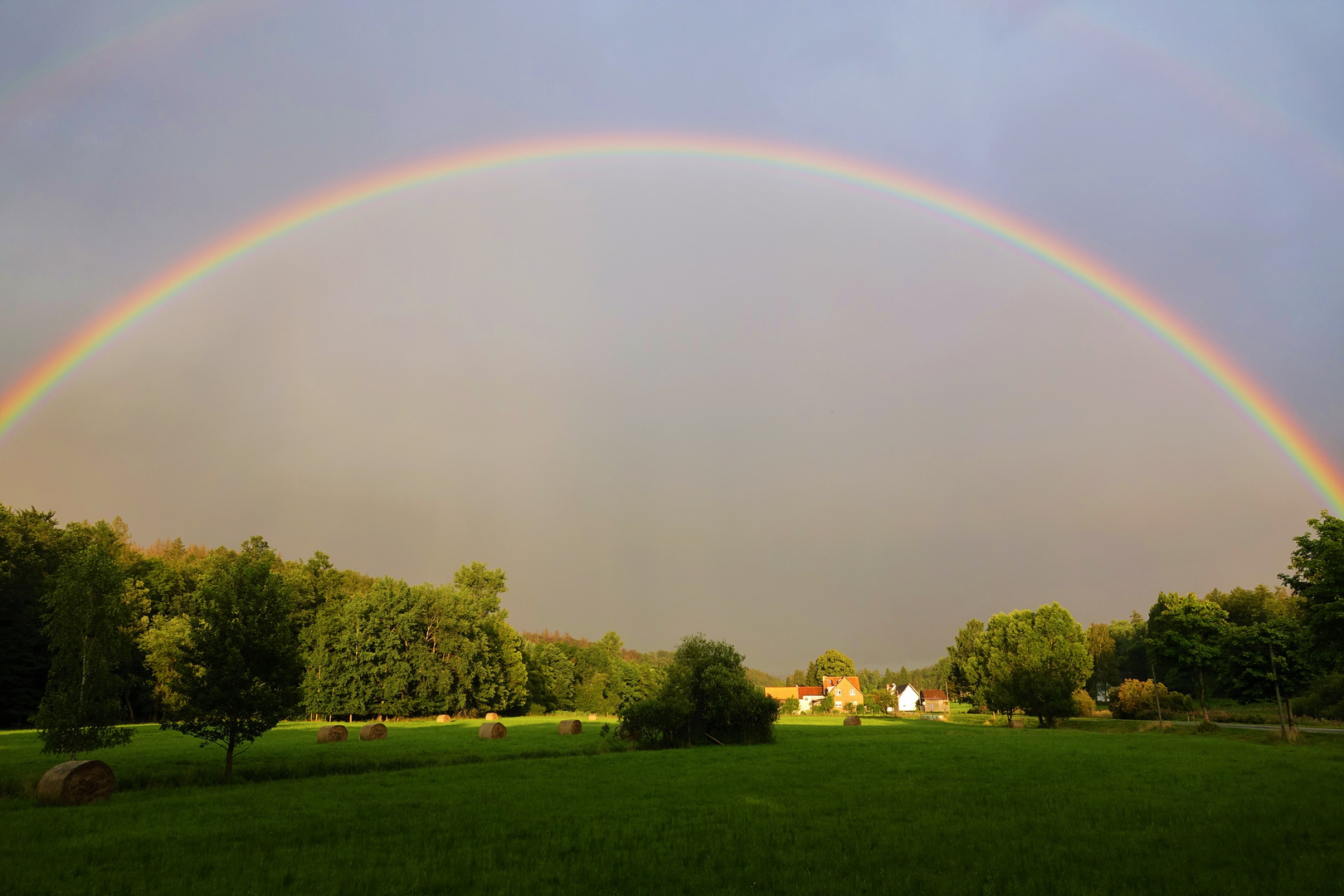 Regenbogen über Neuhaus