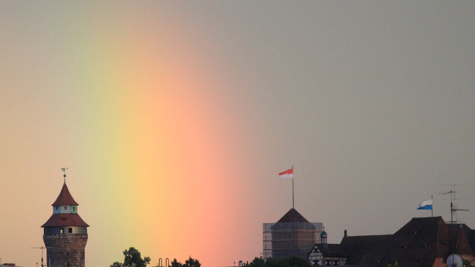 Regenbogen über Nürnbergerburg!