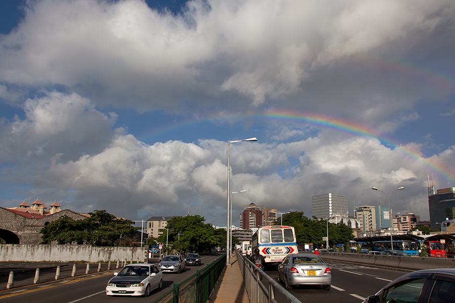 Regenbogen über Port Louis