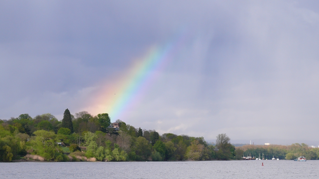 Regenbogen über Rhein bei Rüdesheim