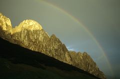 Regenbogen über Schartenspitz und Winkelkogel ...