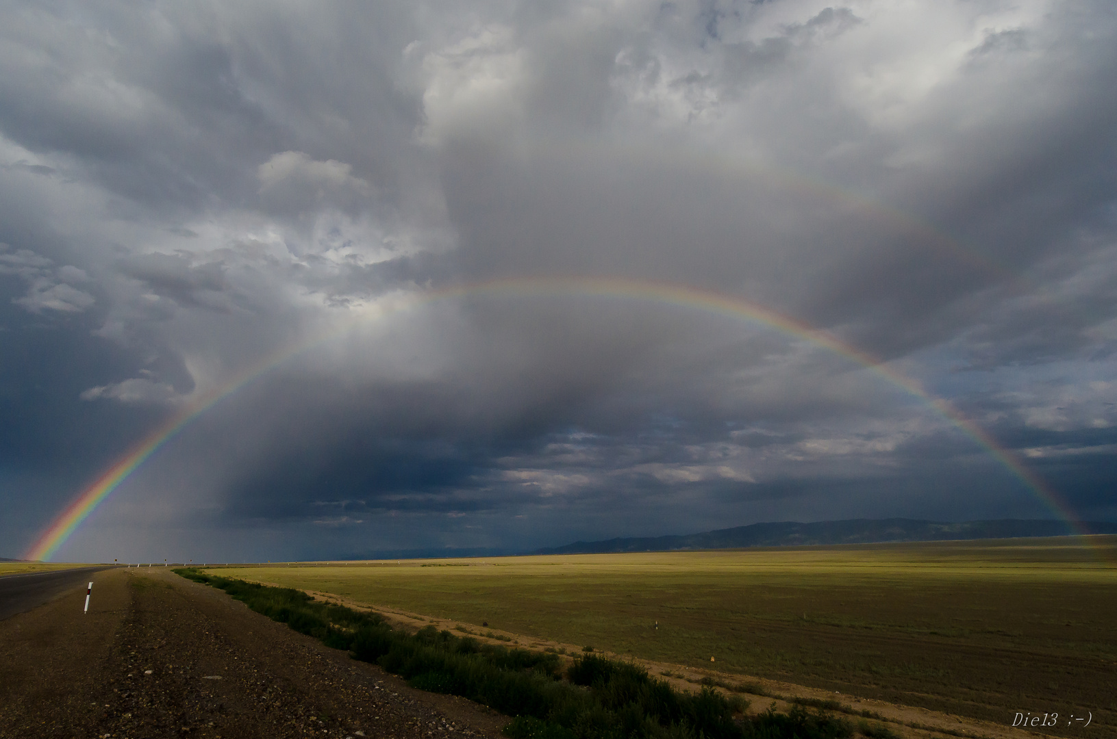 Regenbogen über Steppe...