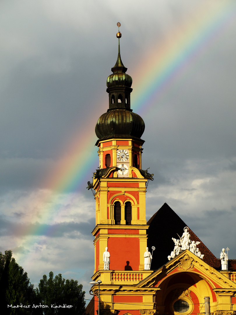 Regenbogen über Stift Wilten