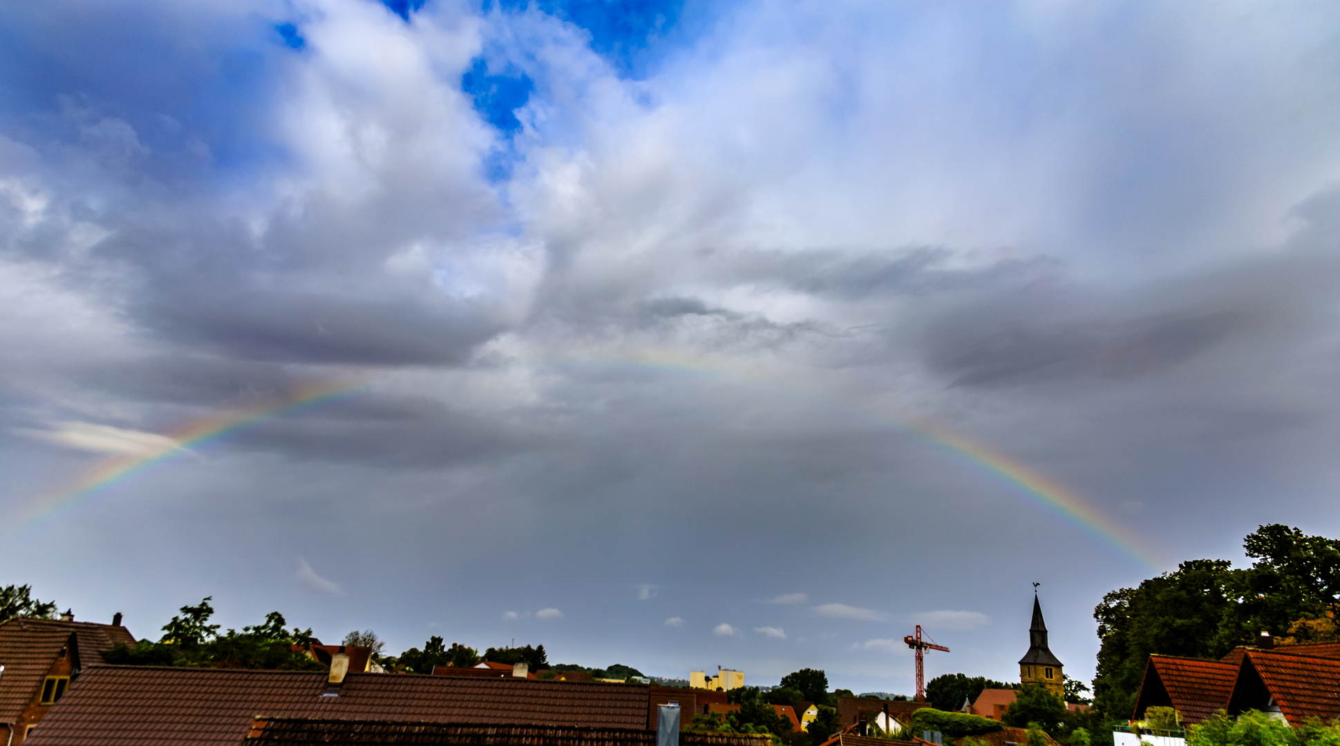 Regenbogen überm Dorf