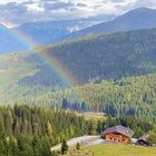 Regenbogen überm Haus