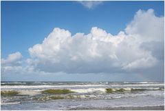 Regenbogen und Schiffe am Horizont