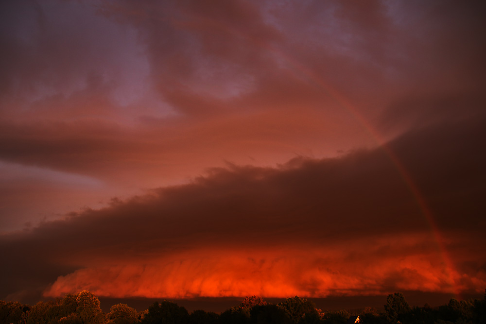 Regenbogen und Unwetter 