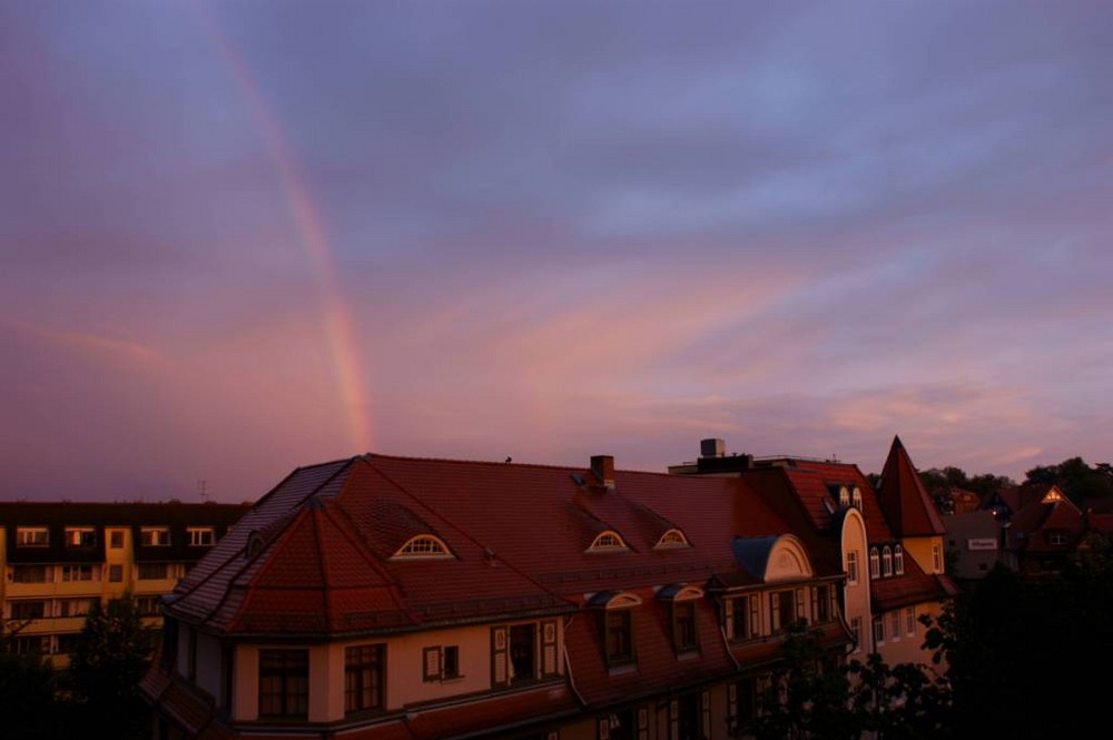 regenbogen vorm balkon