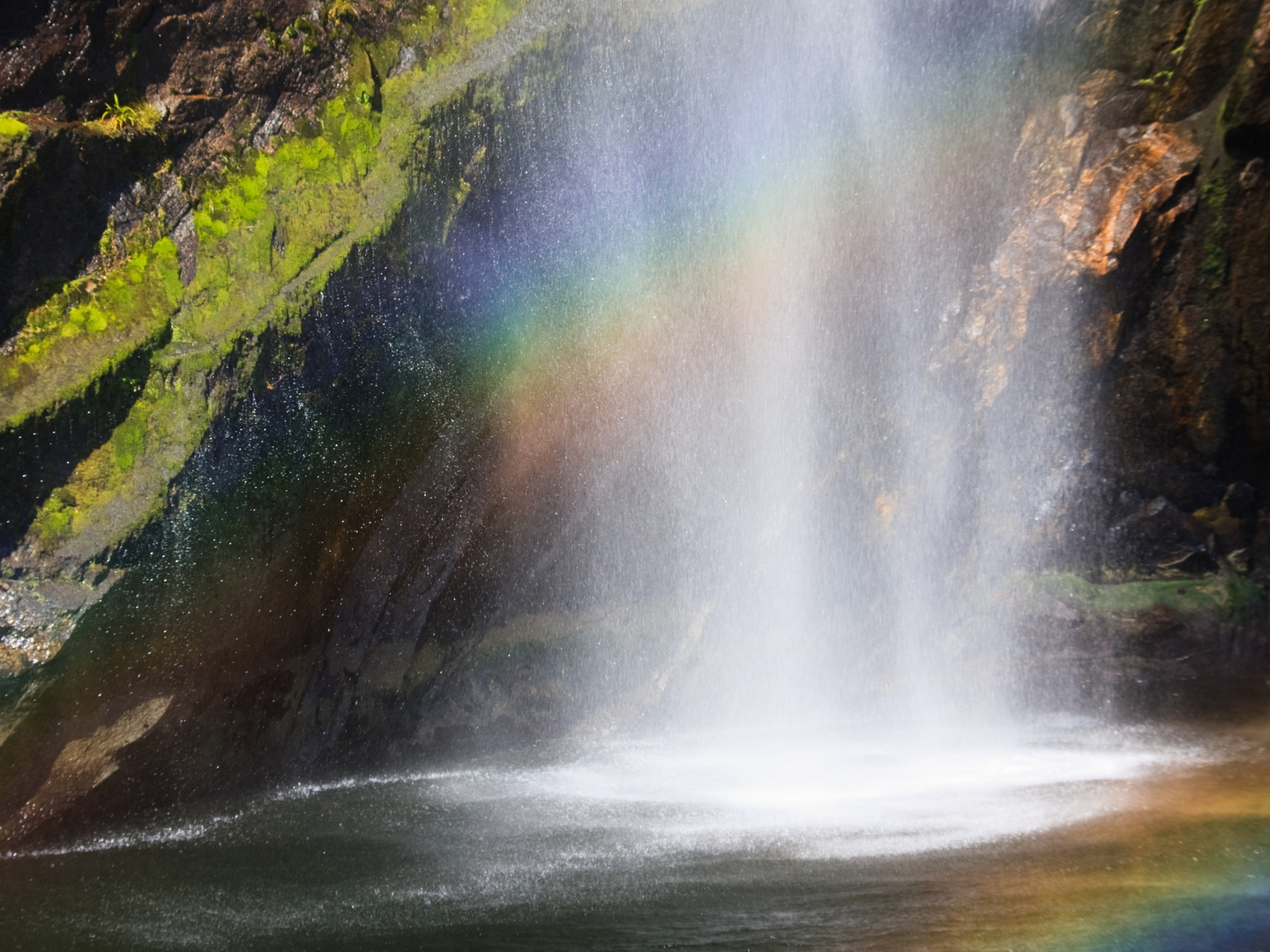 Regenbogen-Wasserfall