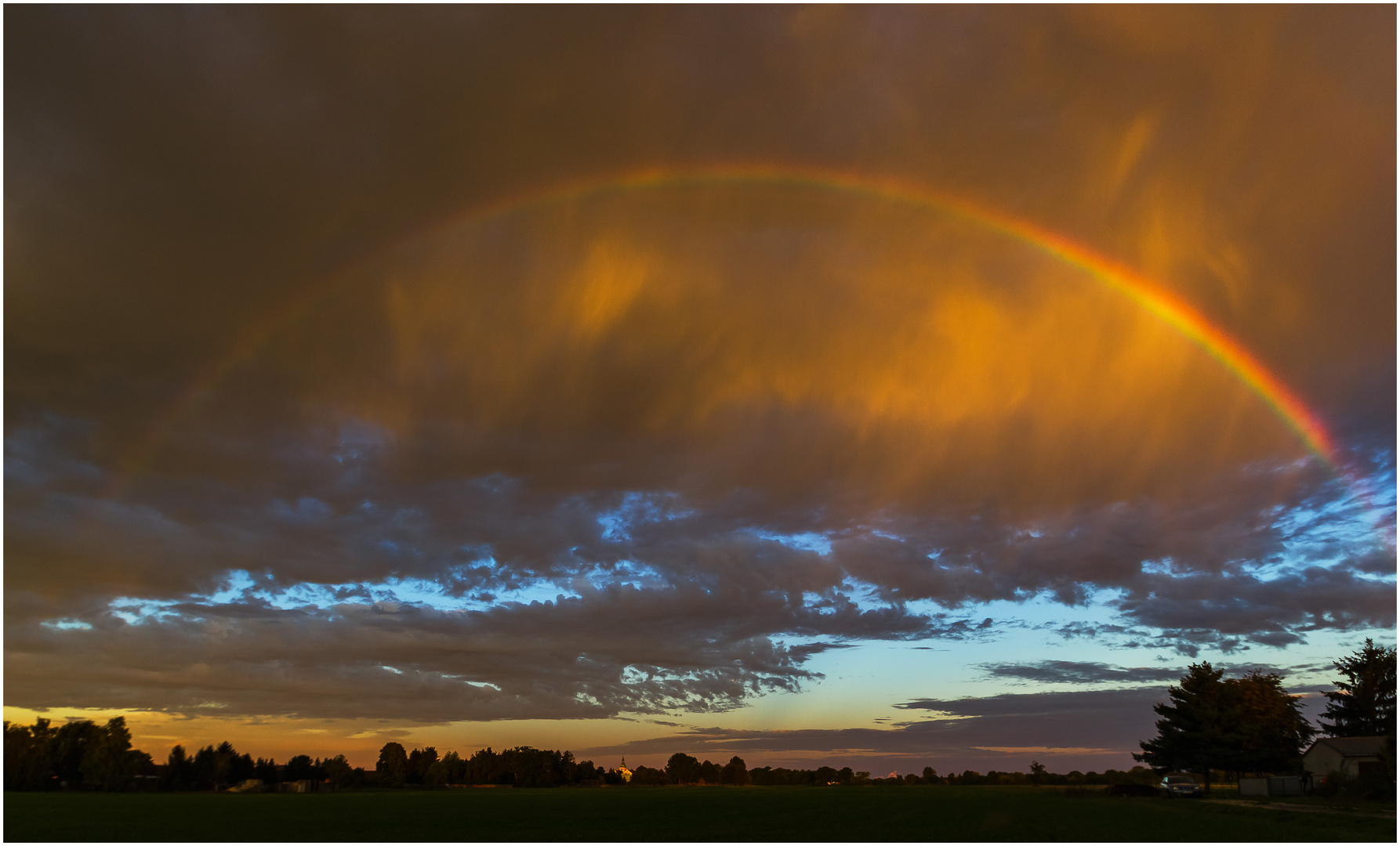 Regenbogen zum Sonnenaufgang