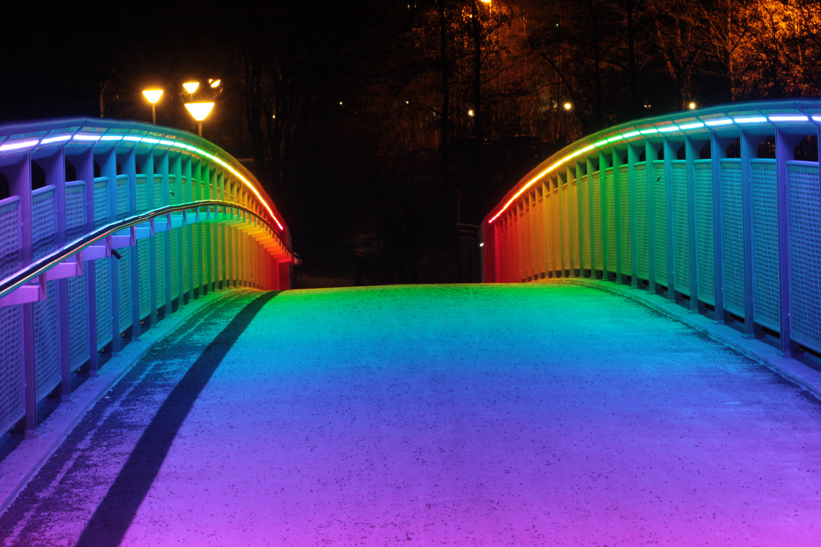 Regenbogenbrücke über die A40 Dortmund 1