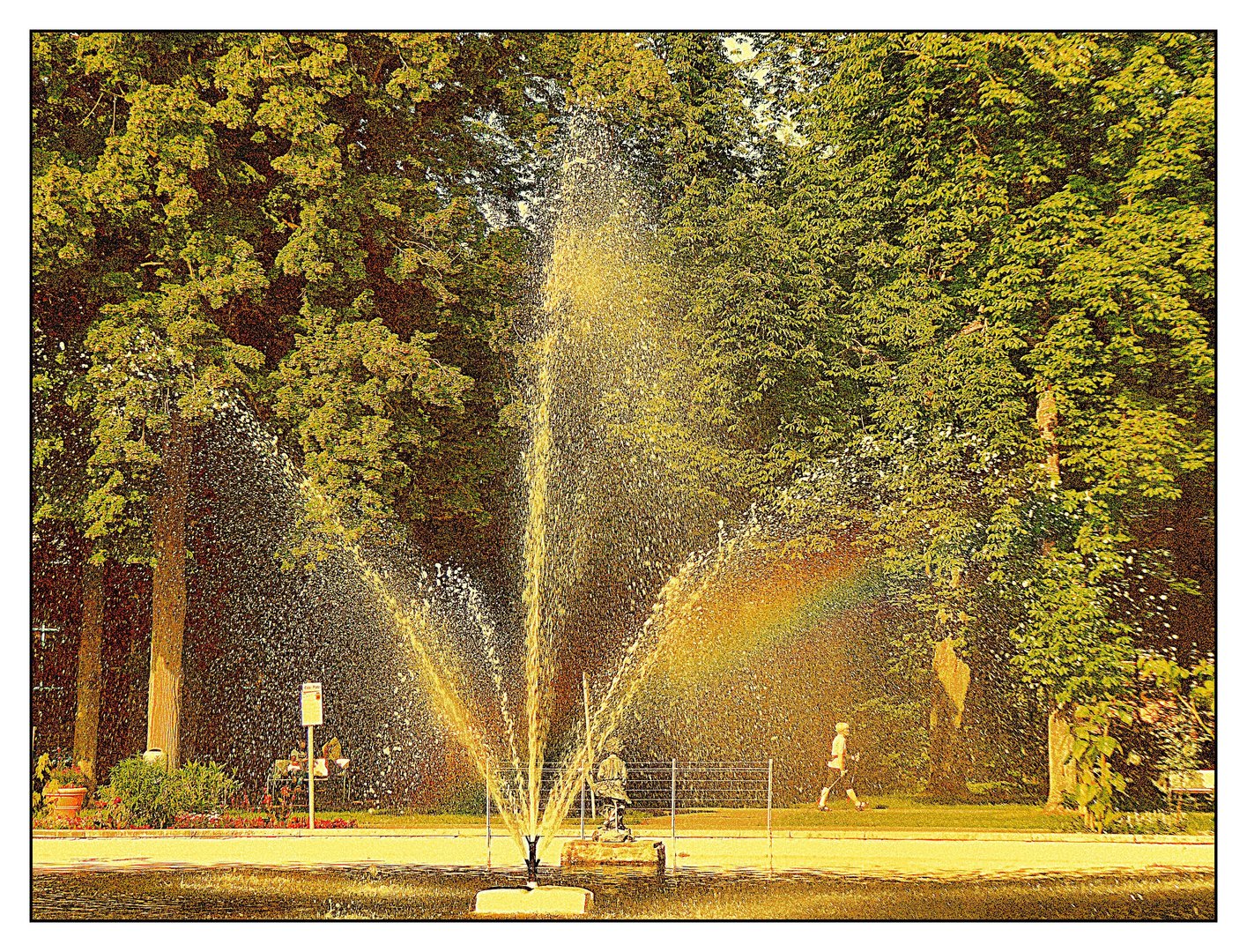 Regenbogenfarben im Springbrunnen