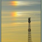 Regenbogenfarbene Wolken bei Kalteneber