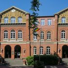 Regenbogenflagge an der Hindenburg-Schule (3D Kreuzblick)