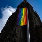 Regenbogenflagge vor Ulmer Münster