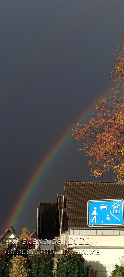 Regenbogensegment mit Verkehrsberuhigung