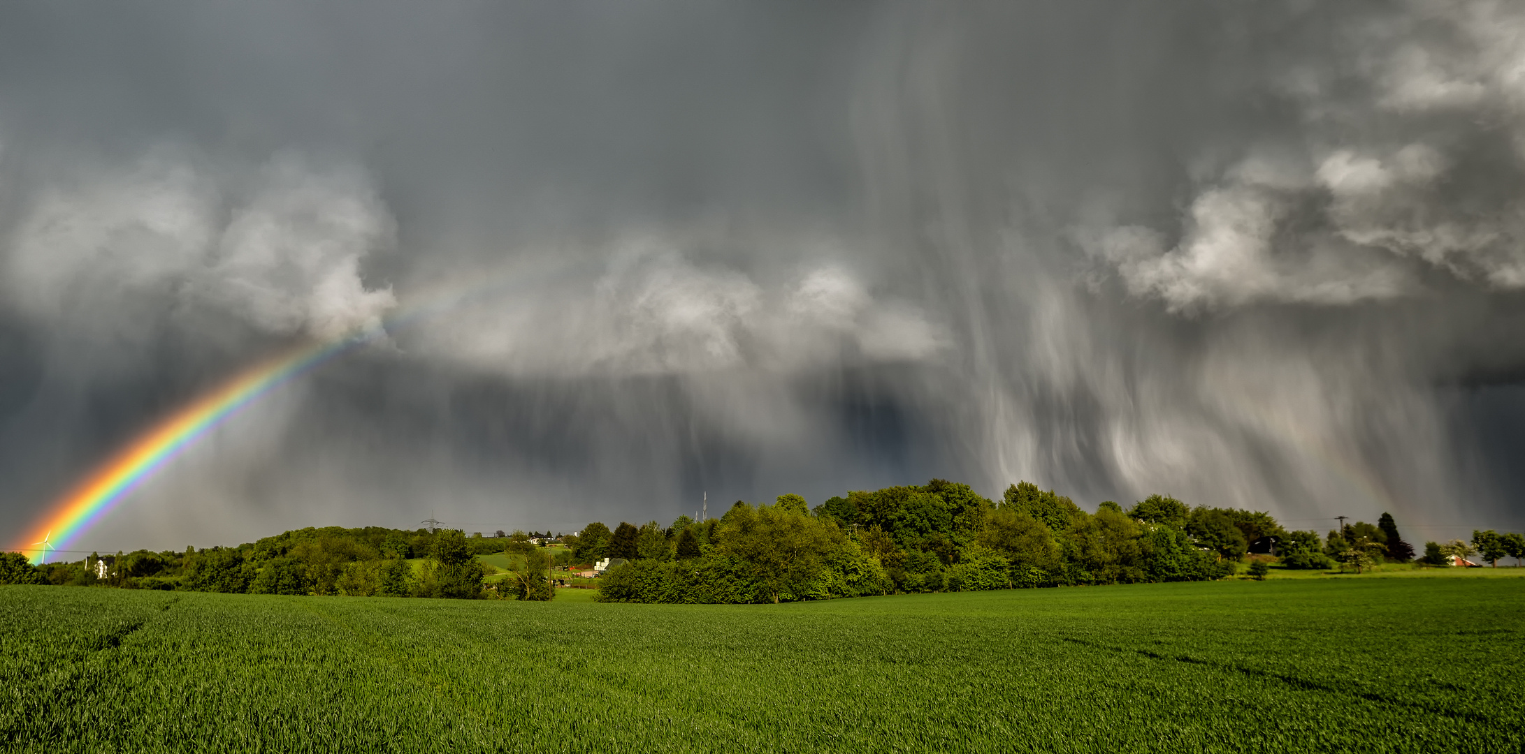 Regenbogen...und der Regen zieht ab...