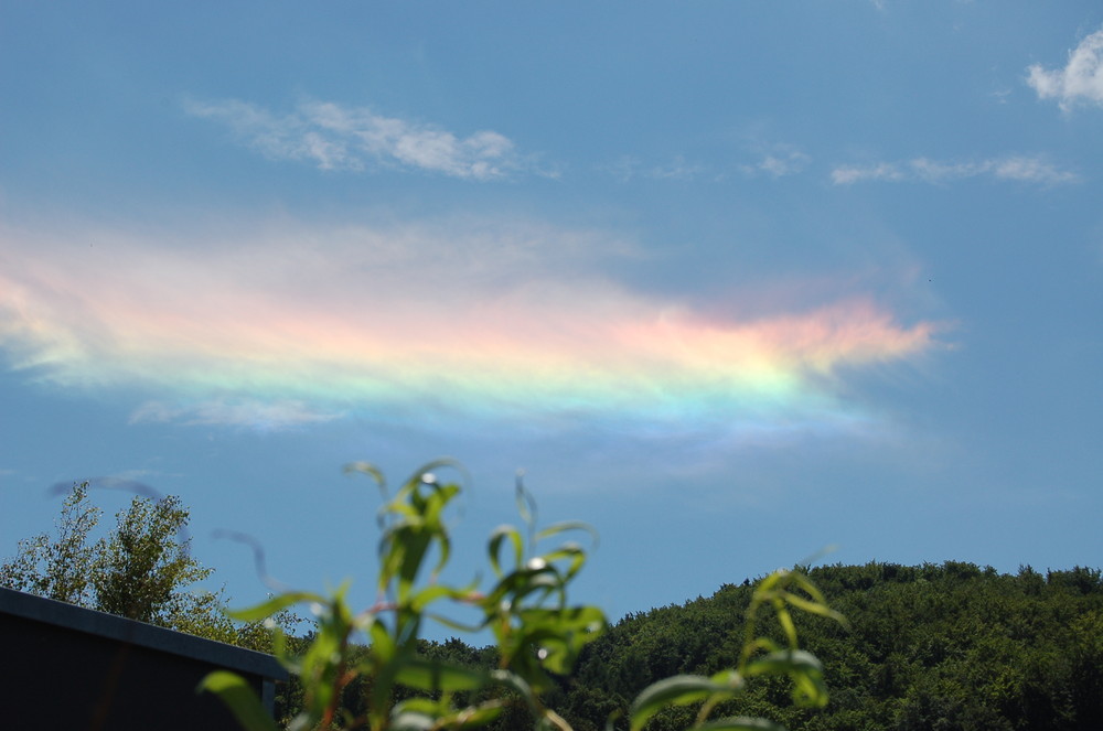 Regenbogenwolke