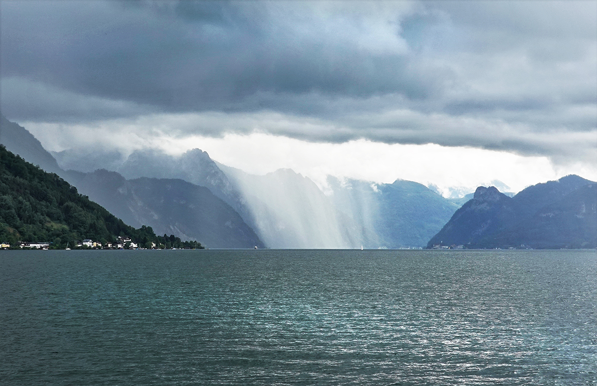 Regenfront am Traunsee