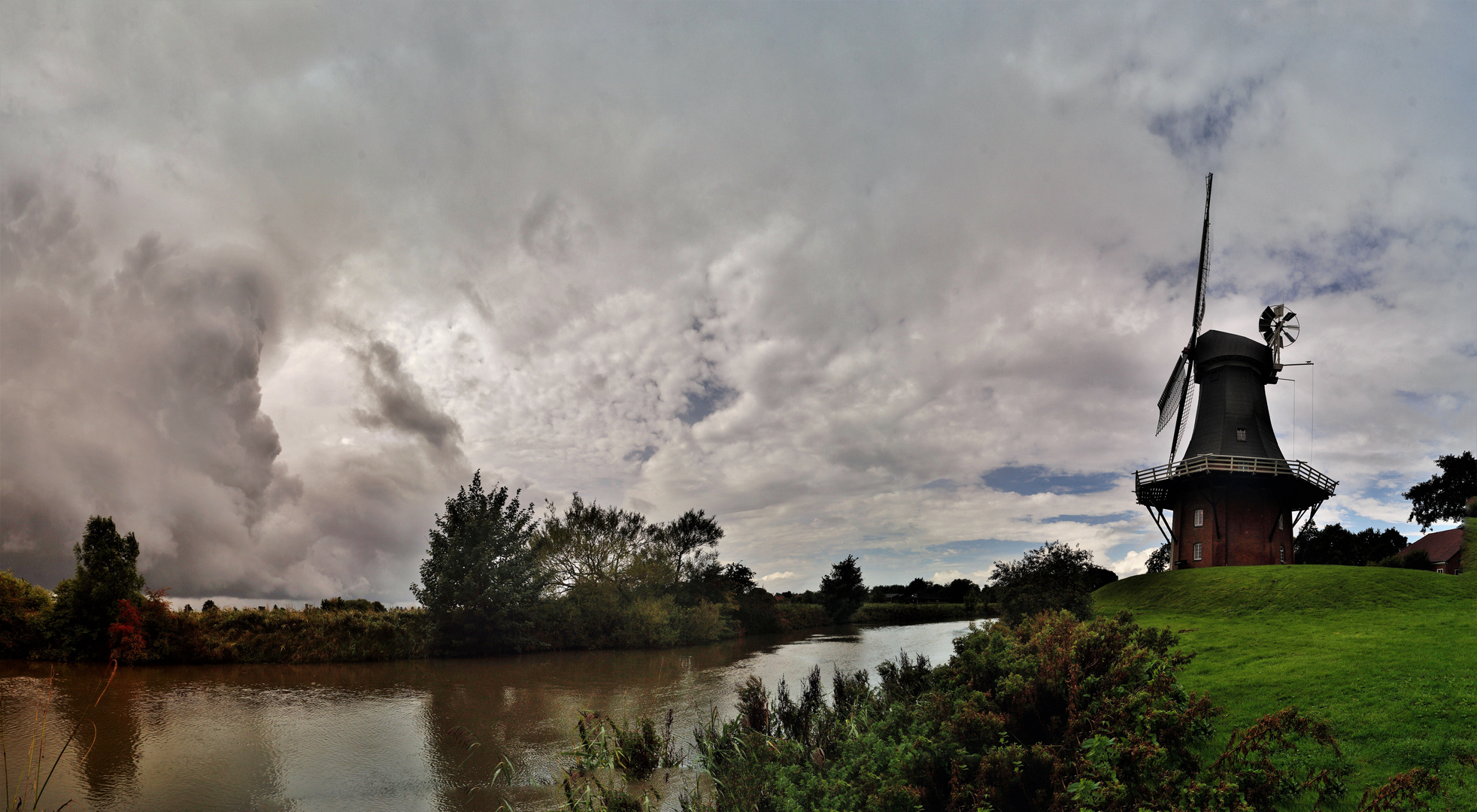 Regenfront bei Greetsiel.