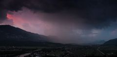 Regenfront bei Sonnenuntergang