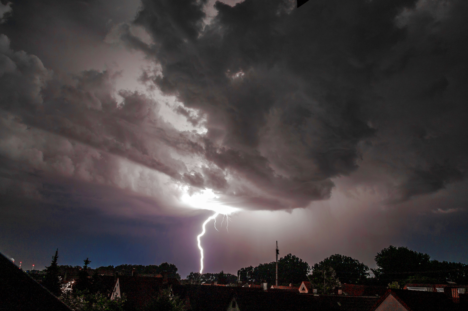 Regenfront mit Gewitter