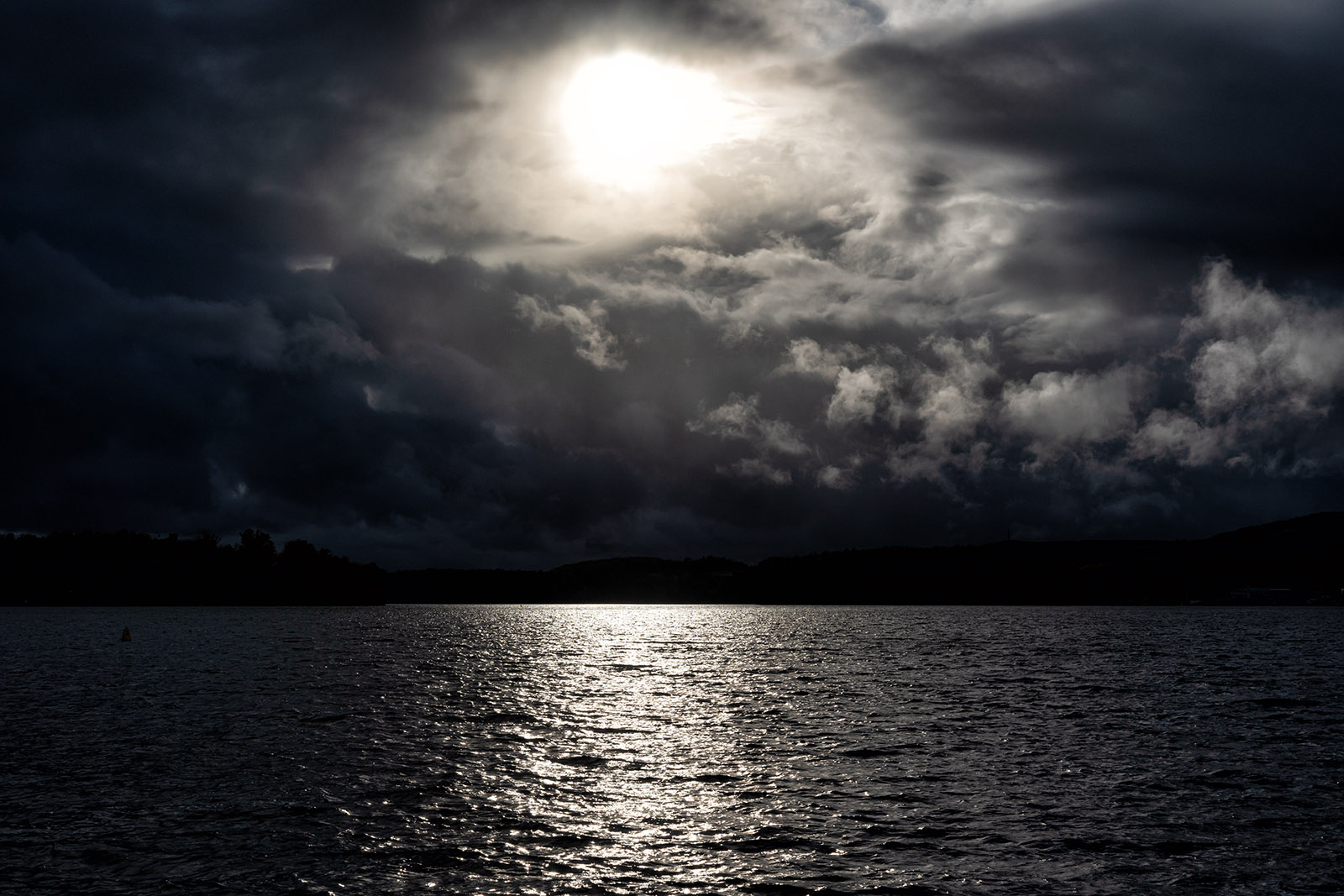 Regenfront über dem Bostalsee