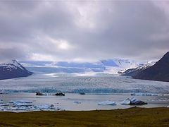 Regenfront über dem Flaajökull Gletscher