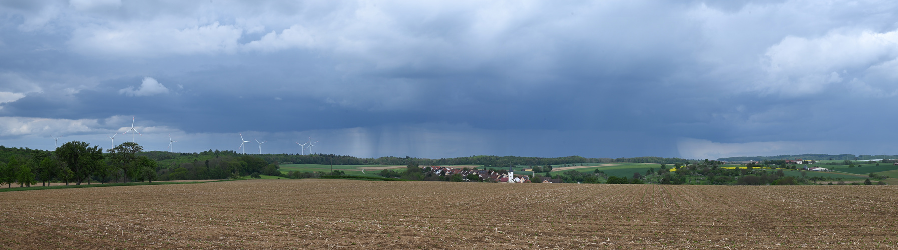 Regenfront über dem Hardthäuser Wald