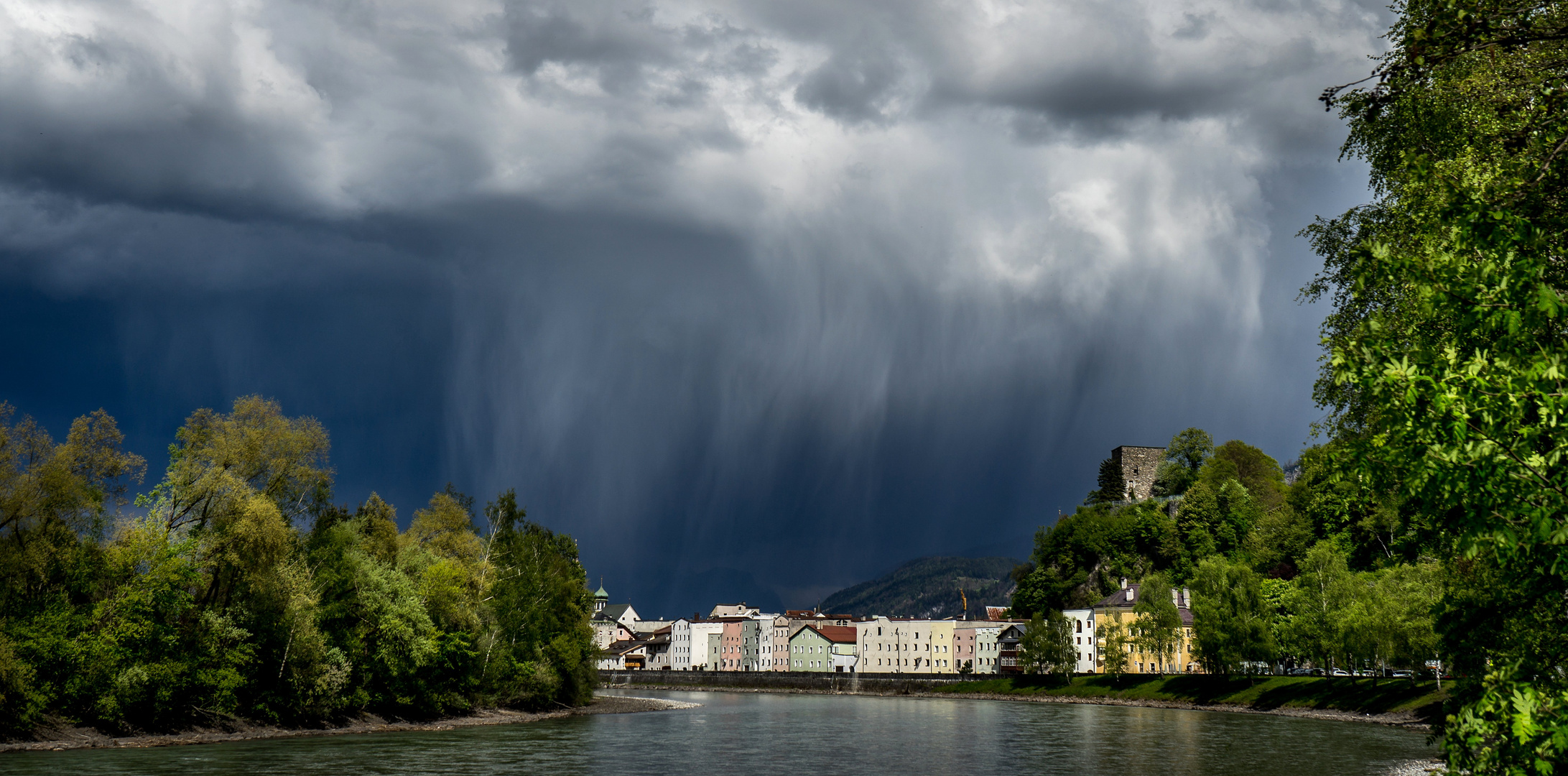 Regenguss auf Rattenberg