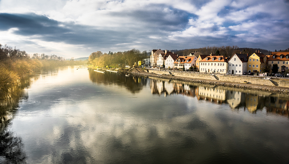 Regensburg [2] An der Donau