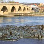 Regensburg, im Hintergrund die Steinerne Brücke