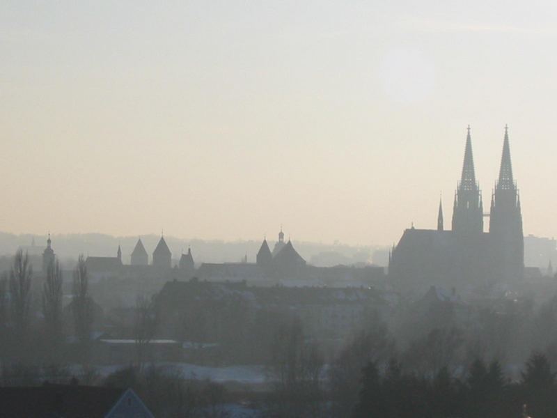 Regensburg im Nebel