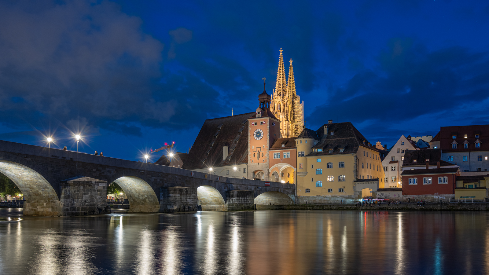 Regensburg in der blauen Stunde